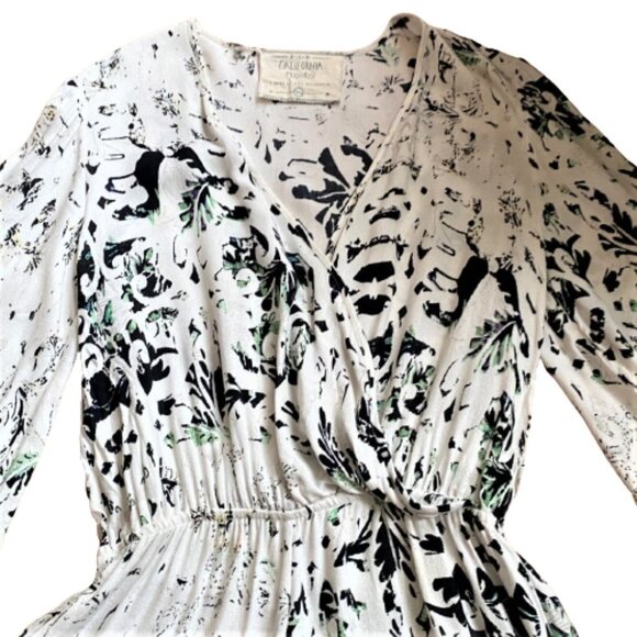 2/$40 Boho romper bell sleeve beach vibes jumpsuit - Picture 11 of 14